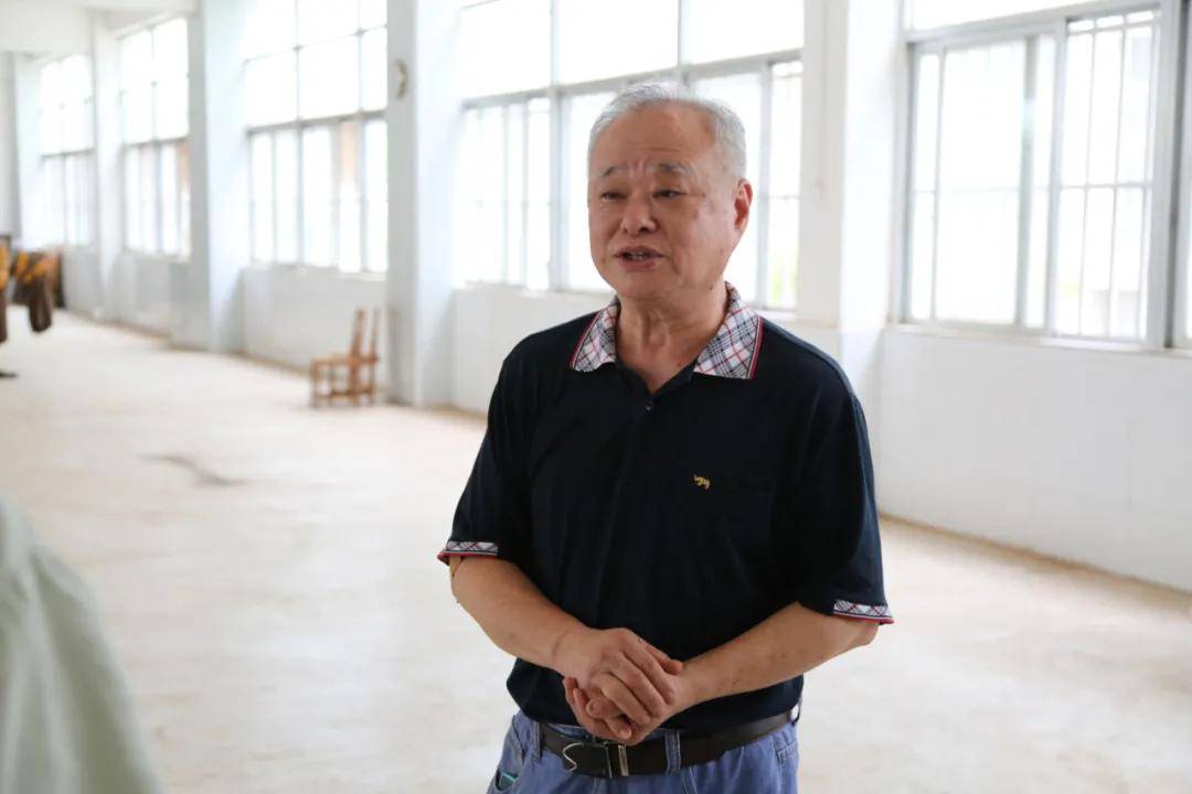潘小龙的隐秘舞台与美食探索之旅