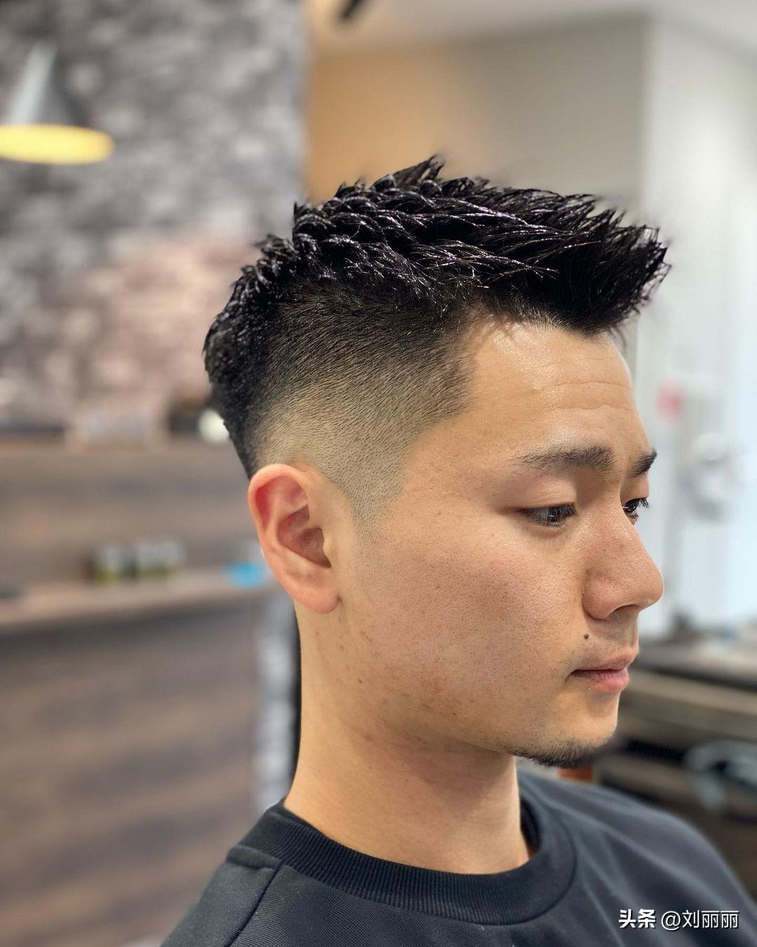 最新流行发型男，详细步骤指南与发型灵感展示
